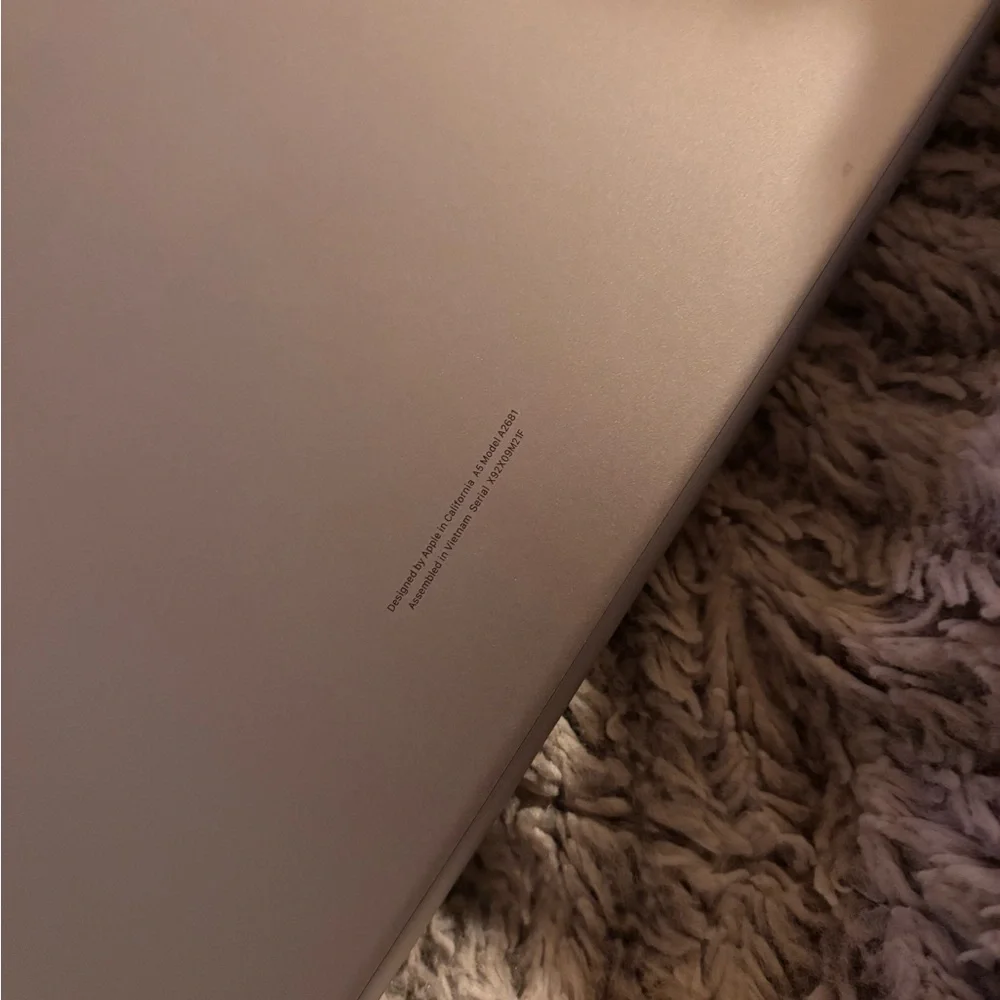 Apple MacBook in Elegant Silver